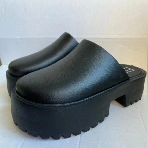 Matisse Shoes - Matisse  Black Clogs
